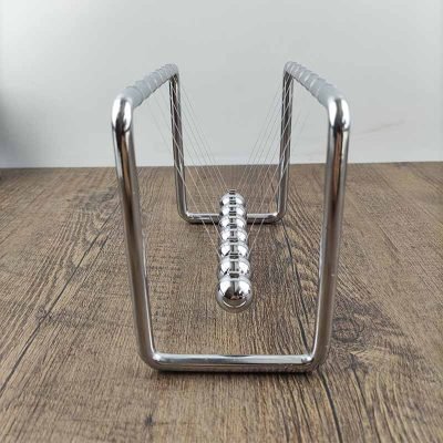 Pendule de Newton Ancien - Objet Scientifique - Science Labs