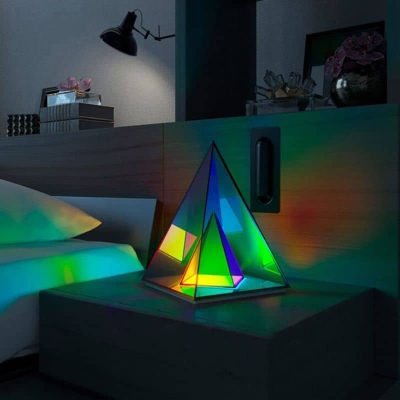 Lampe Pyramide Infini - lampe originale à poser - deco scientifique