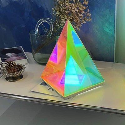 Lampe Pyramide Infini - lampe originale à poser - deco scientifique